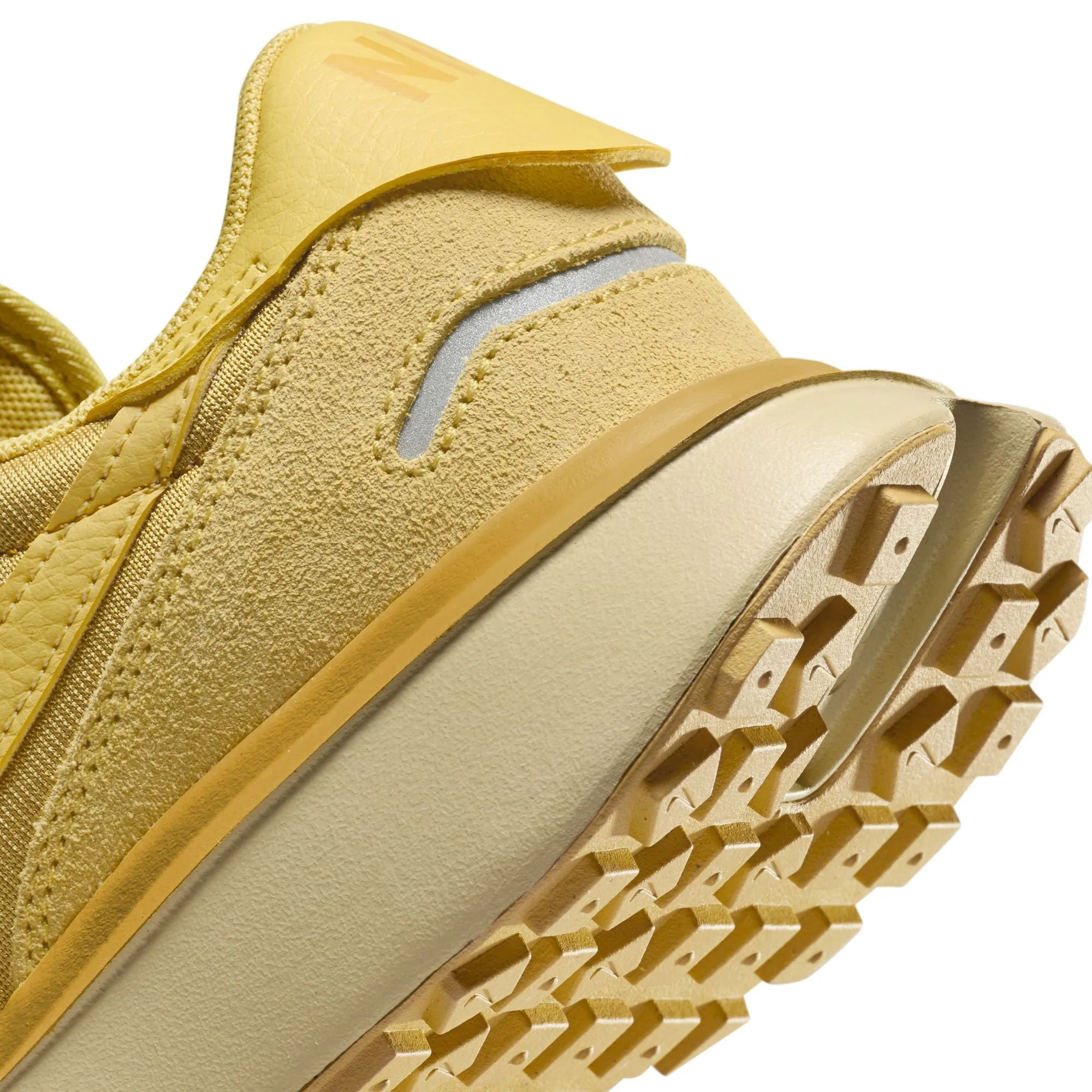 Women's Nike Phoenix Waffle Yellow WHEAT GOLD/SATURN GOLD-TEAM GOLD fj1409-700